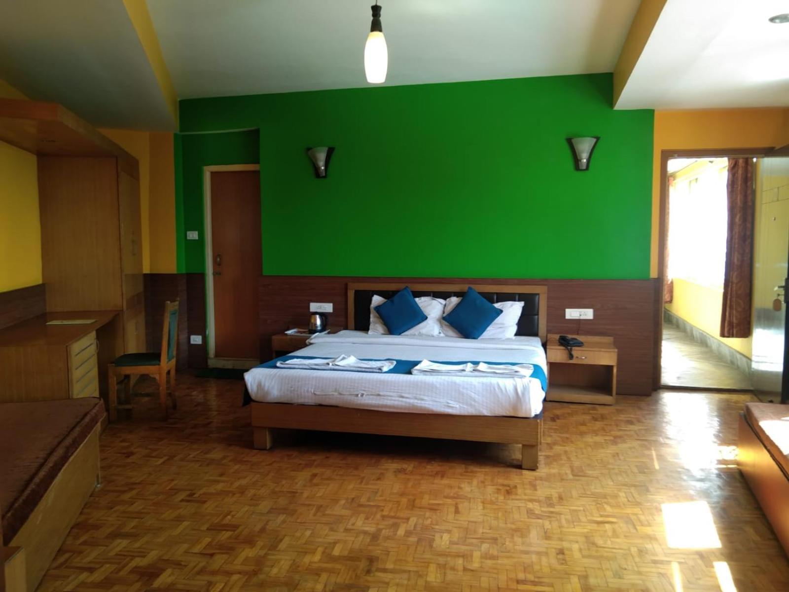 Hotel Due Pond Near Palzor Stadium Gangtok جانجتوك المظهر الخارجي الصورة
