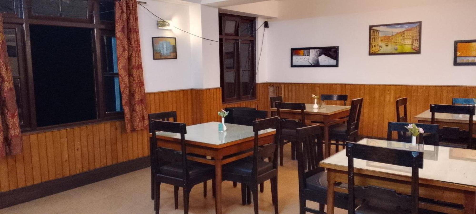 Hotel Due Pond Near Palzor Stadium Gangtok جانجتوك المظهر الخارجي الصورة
